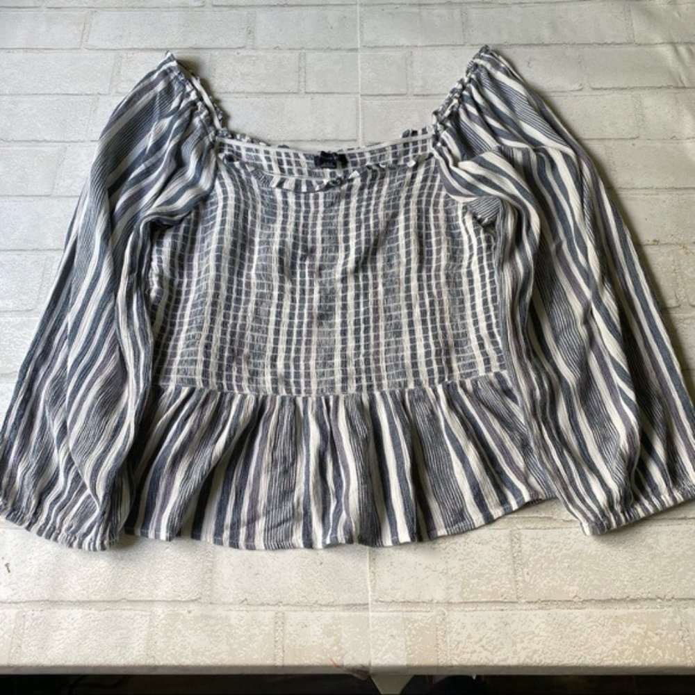 American Eagle Smocked Long-Sleeved Top Size L